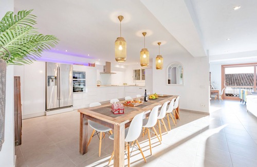 Altea House | Holiday Home 'Mimar Altea Remedi' with Sea View, Wi-Fi and Air Conditioning