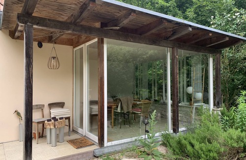 Brucken House | Holiday Home 'Naturhaus An Der Sulzburg' with Mountain View, Private Terrace and Wi-Fi