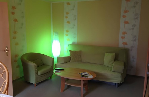 Densow House | Holiday Home Near Forest and Lake