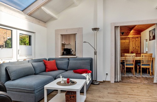 Lindhoft House | Holiday Home Near the Sea with Terrace and Wi-Fi