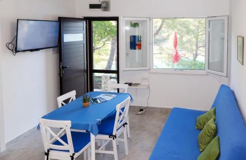 Rogac House | Holiday Home Neli - ISO305 by Interhome