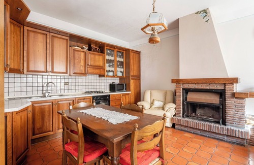 Molazzana House | Holiday Home 'Nonna Teta 10' with Garden