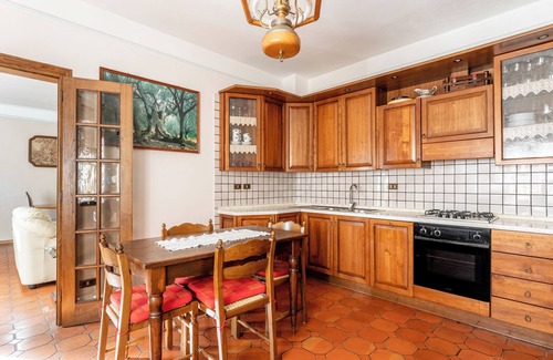 Molazzana House | Holiday Home 'Nonna Teta 10' with Garden