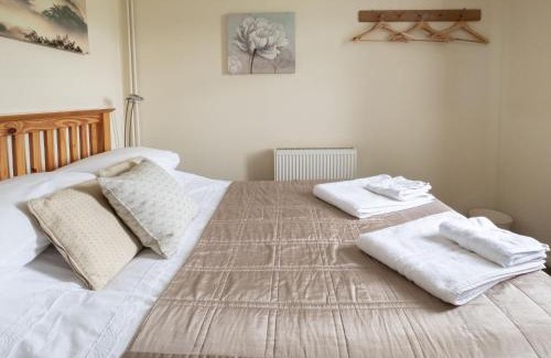 Henfield House | Holiday Home Oak Cottage by Interhome