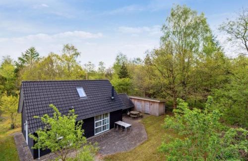Skygge House | Holiday Home Øgot by Interhome