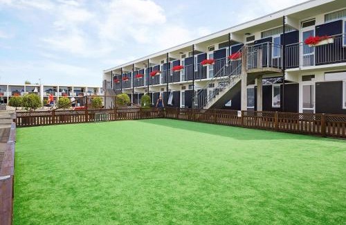 Bønnerup Strand Apartment | Holiday home on a holiday park in Glesborg
