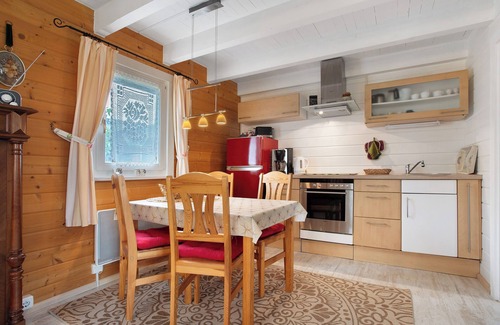 Loddin House | Holiday Home 'Oskar' with Private Terrace and Wi-Fi