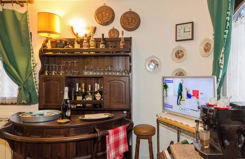 Castelveccana House | Holiday Home Parco Azzurro close to Lake with Pool & Wi-Fi