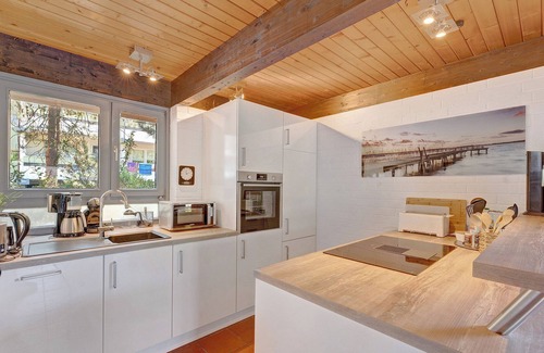 Holm House | Holiday Home 'Peter Dahl' with Private Terrace and Wi-Fi