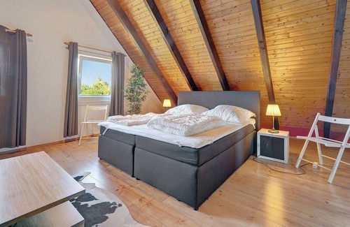 Holm House | Holiday Home 'Peter Dahl' with Private Terrace and Wi-Fi
