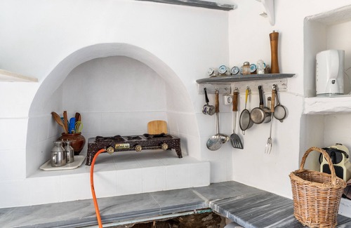 Megas Yialos-Nites House | Holiday Home 'Platia Tinos Cycladic Cottage' with Mountain View, Private Terrace and Balcony