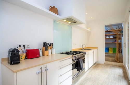 Es Pelats House | Holiday Home 'Puerto De Cala Ratjada' with Private Terrace and Wi-Fi