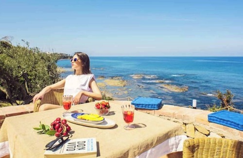 Cefalu House | Holiday Home 'Punta A Mare' Overlooking the Beach of Cefalu