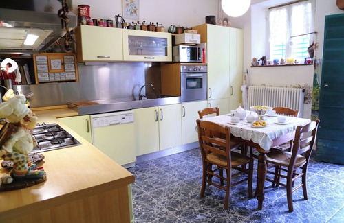 Modigliana House | Holiday Home "Re Piano appartamento Le Rondini" with Lake View, Sauna & Wi-Fi