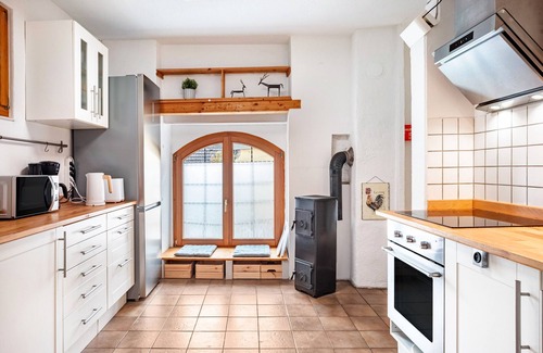Ihringen House | Holiday Home 'Rebsteige' with Mountain View, Balcony and Wi-Fi