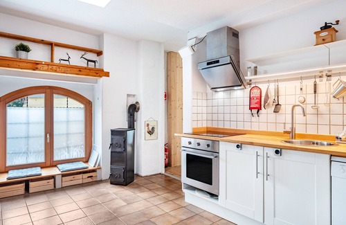 Ihringen House | Holiday Home 'Rebsteige' with Mountain View, Balcony and Wi-Fi