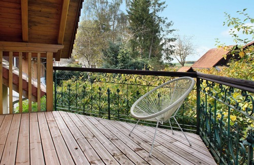 Ostrach House | Holiday Home 'Reis' with Shared Pool, Private Terrace and Wi-Fi