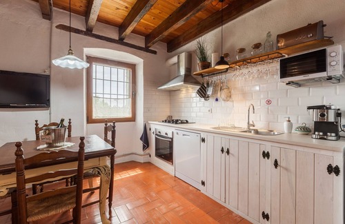Castellet i la Gornal House | Holiday Home 'Romegosa Benestar' with Mountain Views, Wi-Fi and Air Conditioning