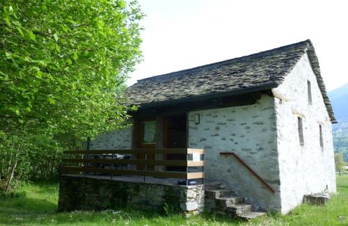 Ponto Valentino House | Holiday Home Rustico al Campett by Interhome
