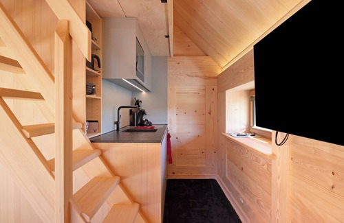 Raitenbuch House | Holiday Home 'Schwarzwaldchalet Holzperle' with Private Terrace, Shared Garden and Wi-Fi