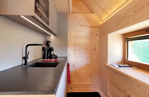Raitenbuch House | Holiday Home 'Schwarzwaldchalet Holzperle' with Private Terrace, Shared Garden and Wi-Fi