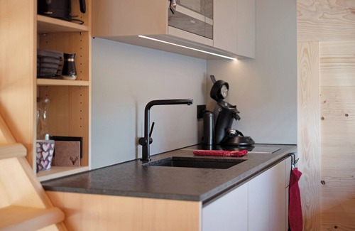 Raitenbuch House | Holiday Home 'Schwarzwaldchalet Holzperle' with Private Terrace, Shared Garden and Wi-Fi