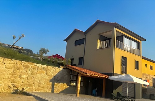 Rio Caldo House | Holiday Home 'Serração T2' with Lake View, Wi-Fi and Air Conditioning