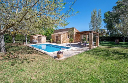 Algaida House | Holiday Home Ses Tendes with Wi-Fi, A/C, Pool, Garden & Terrace; Parking Available