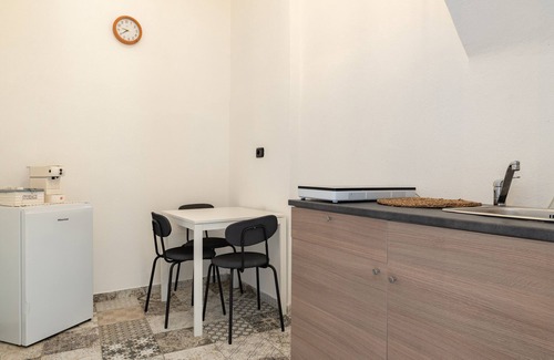 Centro Storico House | Holiday Home 'Sg Apartment Grand Luxury' with Shared Garden, Wi-Fi and Air Conditioning
