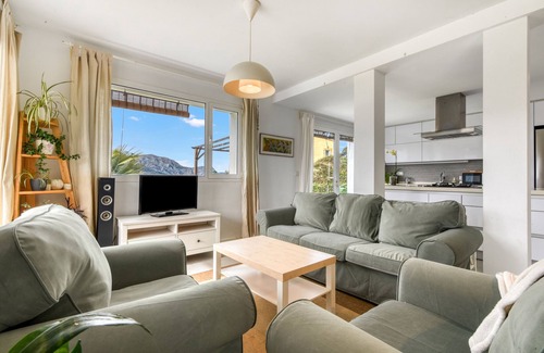 Orba House | Holiday Home 'Sol' with Mountain View, Private Pool and Wi-Fi