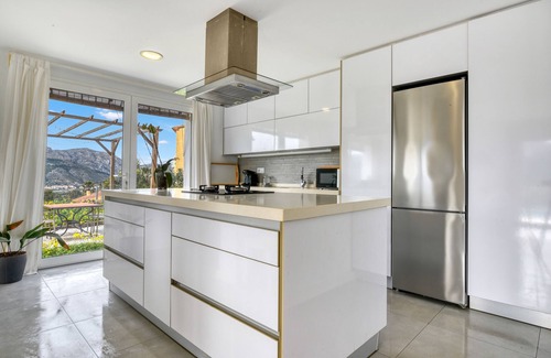 Orba House | Holiday Home 'Sol' with Mountain View, Private Pool and Wi-Fi