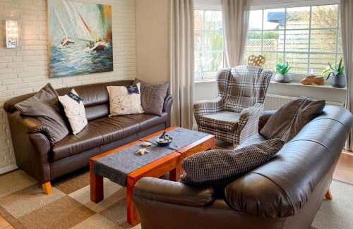 Westeraccumersiel House | Holiday Home Stürmannskajüte by Interhome