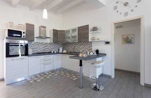 Porto Palo House | Holiday Home 'Torre Del Mare' with Private Pool, Private Terrace and Wi-Fi