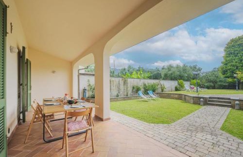 Querceta House | Holiday Home Villa Giuliana by Interhome