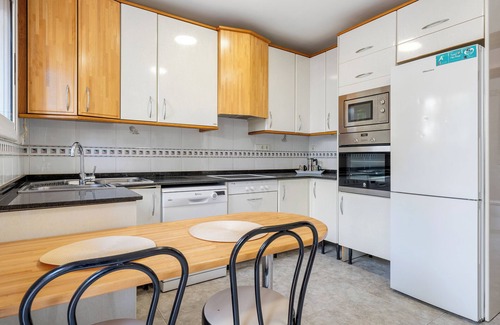 Vilafortuny House | Holiday Home 'Villa Jordi Y Nuri' with Private Terrace, Wi-Fi and Air Conditioning