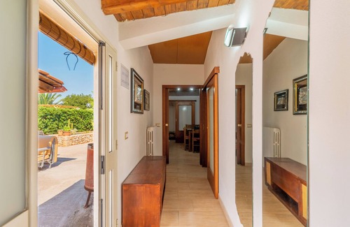 Galatone House | Holiday Home 'Villa Relax Due' with Shared Pool & Wi-Fi