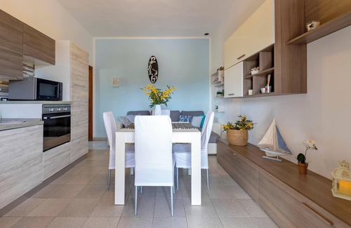 Palmadula House | Holiday Home 'Villetta I Pitosfori' with Terrace, Garden & Wi-Fi