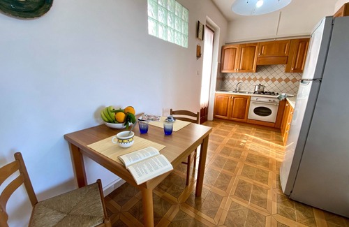 Sa Rocca Tunda House | Holiday Home with Patio 20 Steps to the Beach for Families and Groups