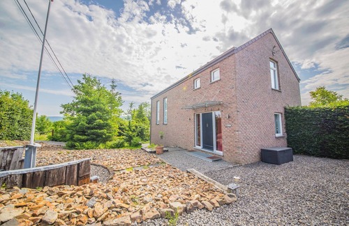 Marcouray House | Holiday home with a terrace in Warisy