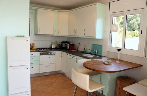 El Mas Fumats House | Holiday home with private pool and sea views - near Aquabrava
