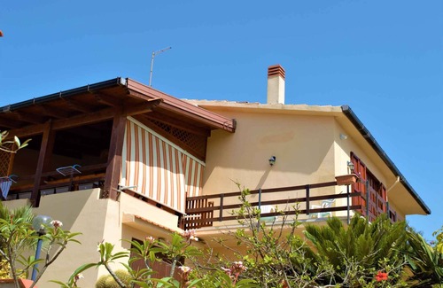 Triscina House | Holiday home with terrace with sea views, air conditioning and large garden for exclusive use