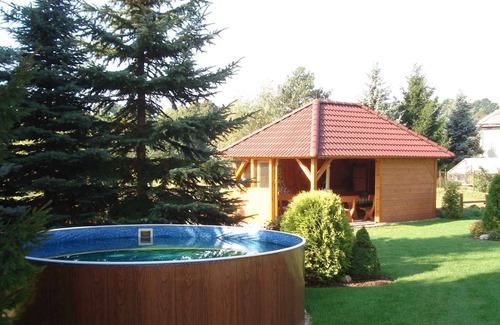 Dolni Kalna House | Holiday home with outdoor swimming pool and playground