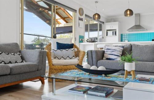 Wamberal House | Holiday Home with Ocean Views Wamberal