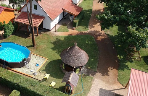 Tiszafured House | Holiday home with outdoor pool, air conditioning and WiFi