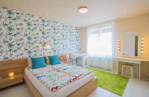 Siofok Aranypart House | Holiday home with pool and well-tended garden