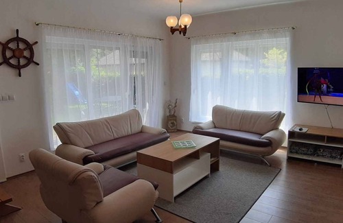 Siofok Aranypart House | Holiday home With pool and internet