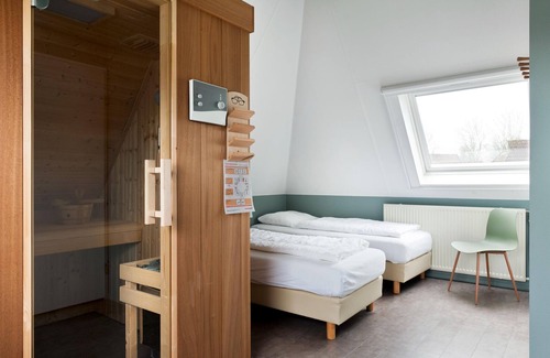 Eernewoude House | Holiday home with sauna, outdoor spa