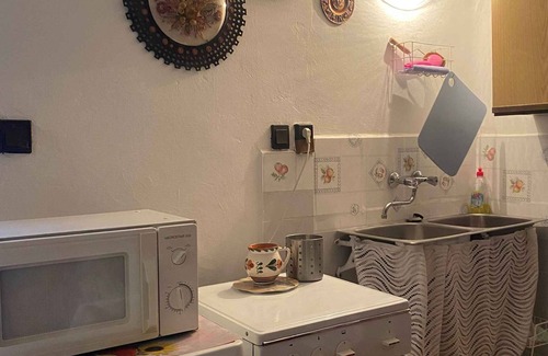 Kovagoors House | Holiday home with swing and garden shower