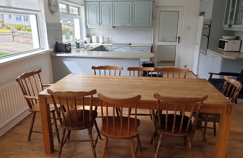 Castlerock House | Holiday home (with Wifi) near the Sea with beautiful beach