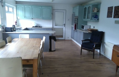 Castlerock House | Holiday home (with Wifi) near the Sea with beautiful beach